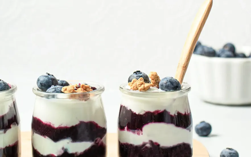 Blueberry yogurt parfait low calorie